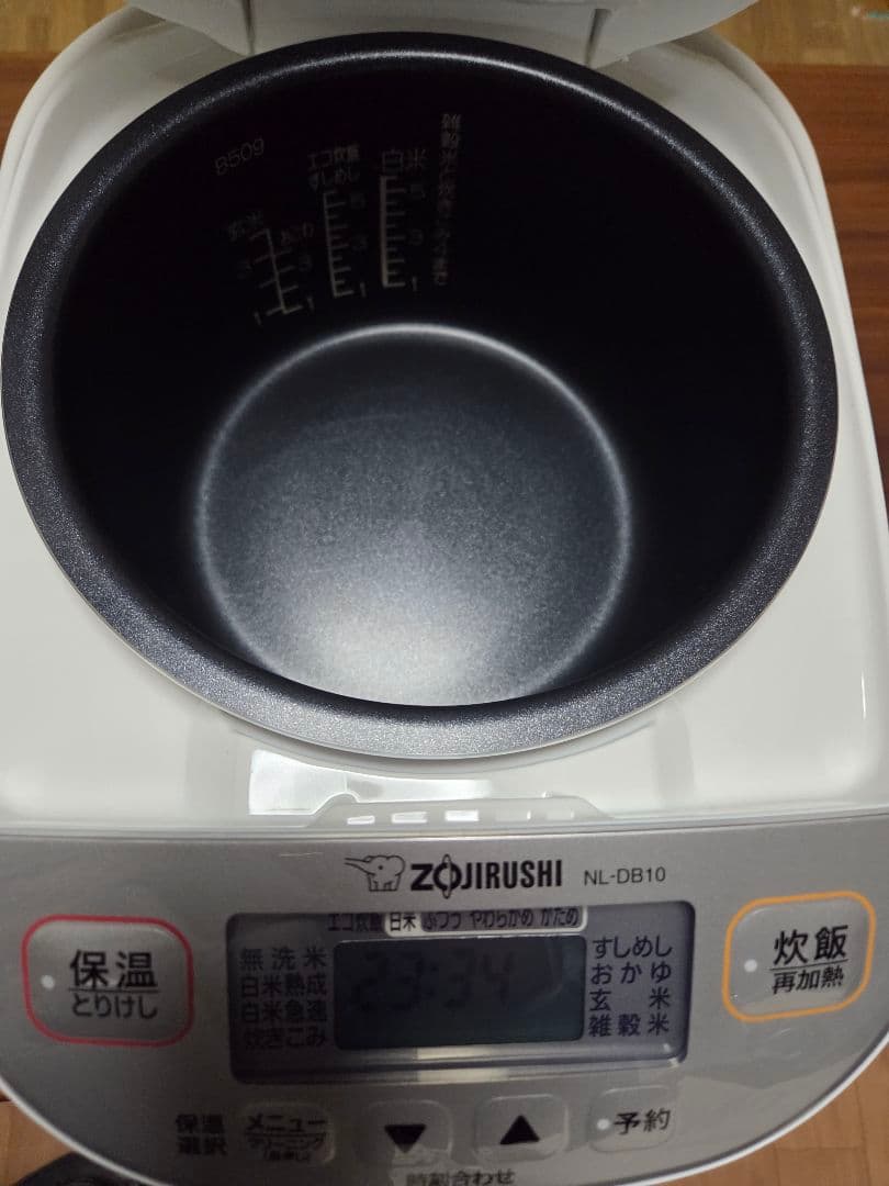 【2025年製 2回使用のみ美品】象印 NL-DB10 炊飯器 5.5合炊き