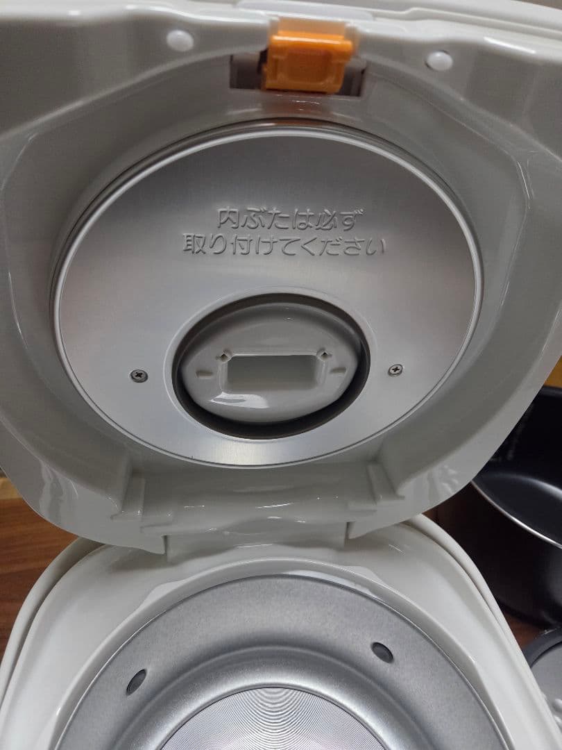 【2025年製 2回使用のみ美品】象印 NL-DB10 炊飯器 5.5合炊き