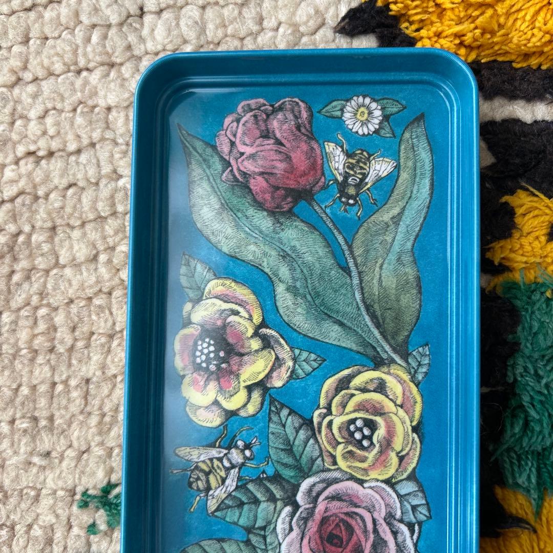 ヒグチユウコさんイラスト ホルベインブリキ缶