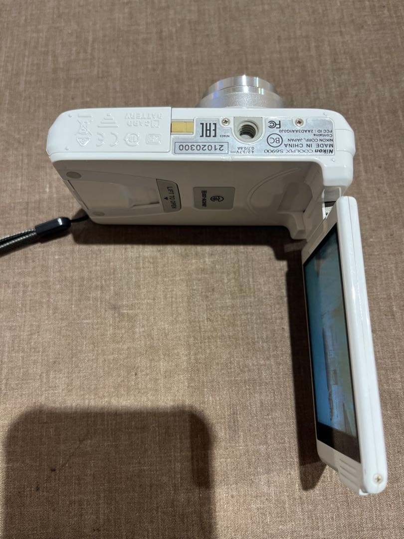 みう　Nikon COOLPIX S6900 ホワイト 簡易動作確認済み