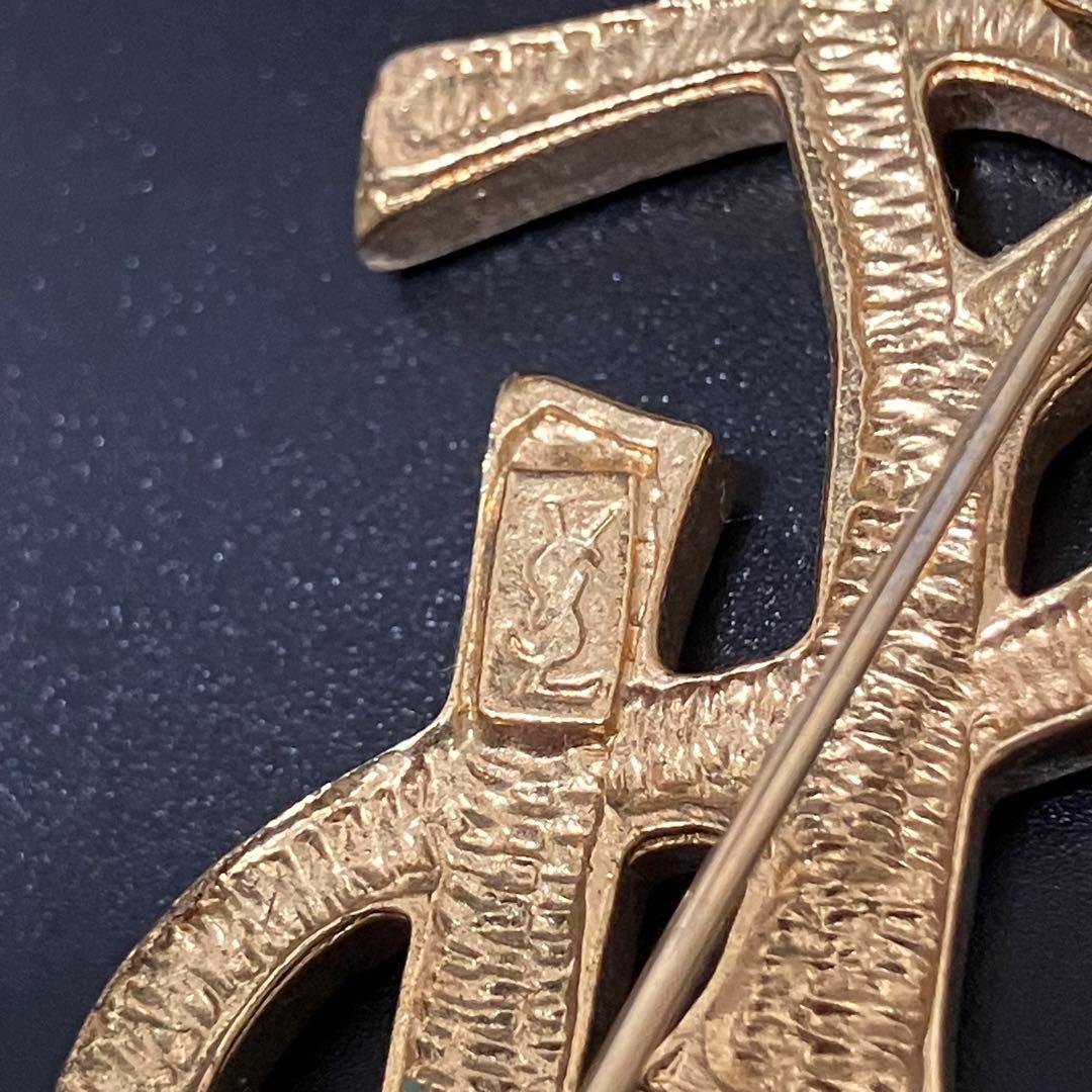 イヴサンローラン［ピンブローチ］ラインストーン　カサンドラロゴ　YSL　ゴールド