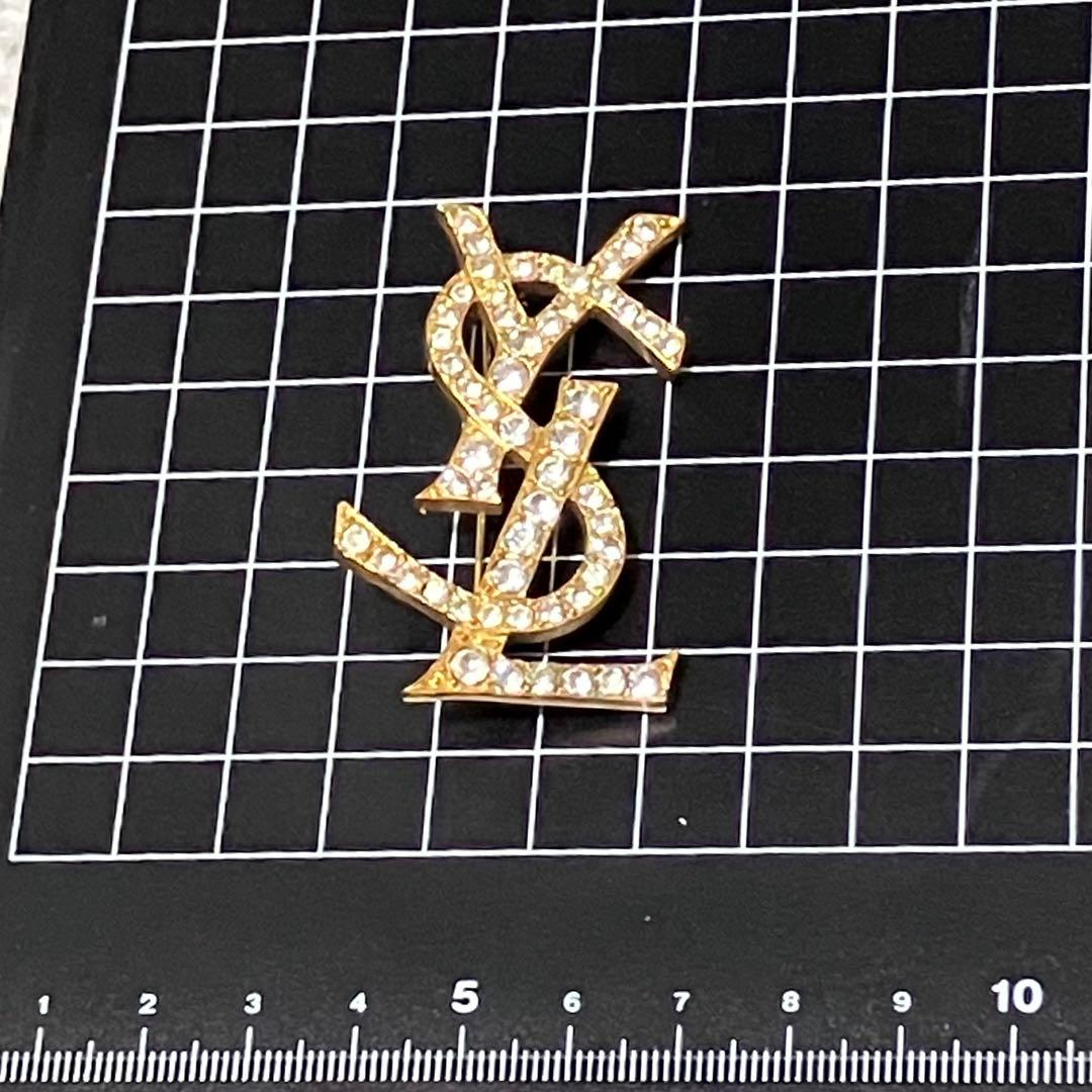 イヴサンローラン［ピンブローチ］ラインストーン　カサンドラロゴ　YSL　ゴールド