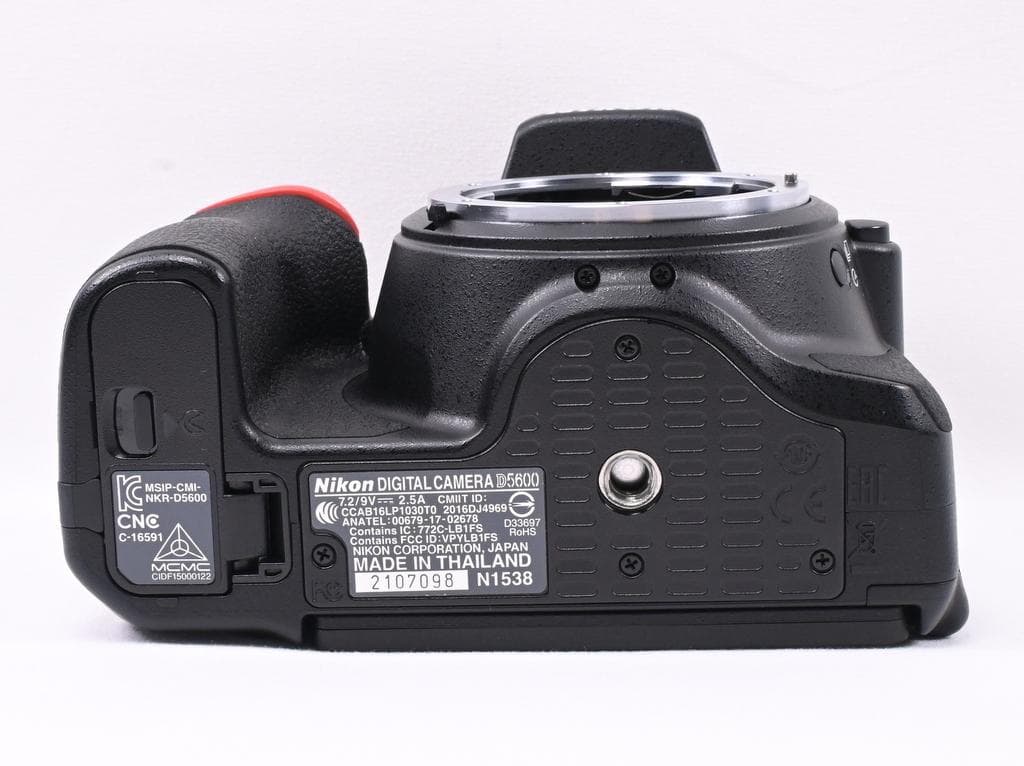 【美品】 ニコン　Nikon D5600 ダブルズームキット《ショット数218》