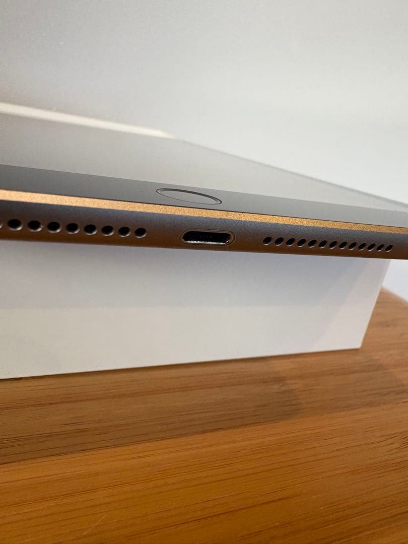 Ryo　iPad 第6世代 32GB スペースグレイ 美品