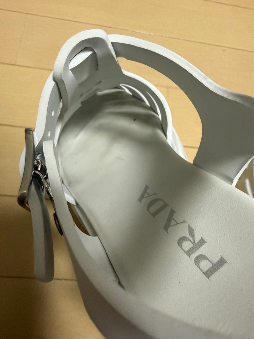PRADA ラバーサンダル　ホワイト　箱付