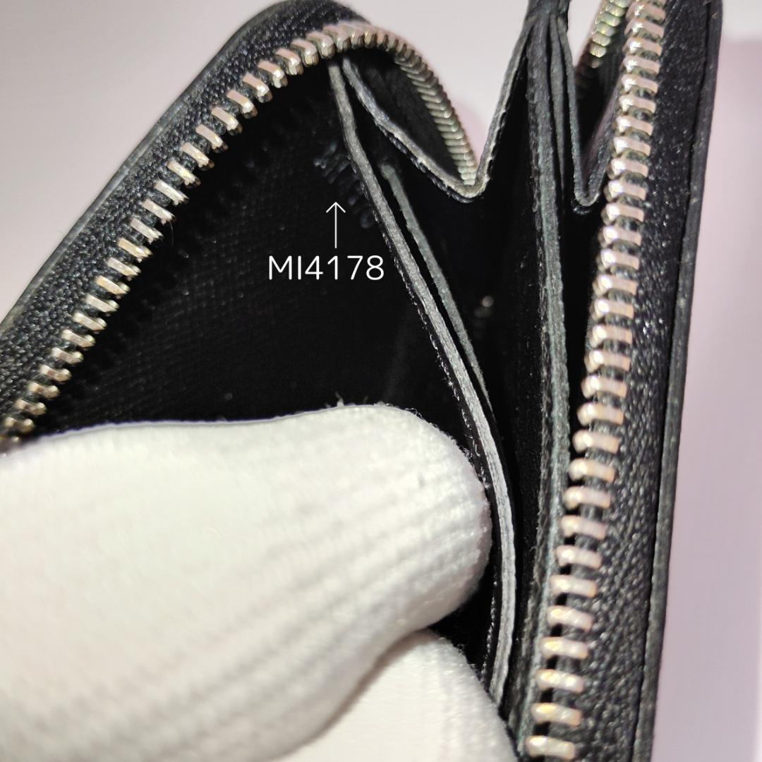 Louis Vuitton　タイガ　 ジッピー・パース