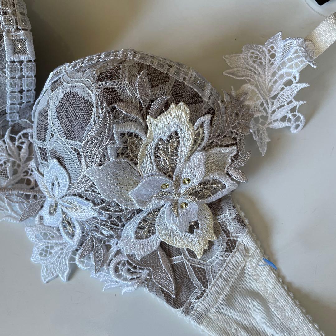 ワコール　サルート☆44グループ☆ブラD65