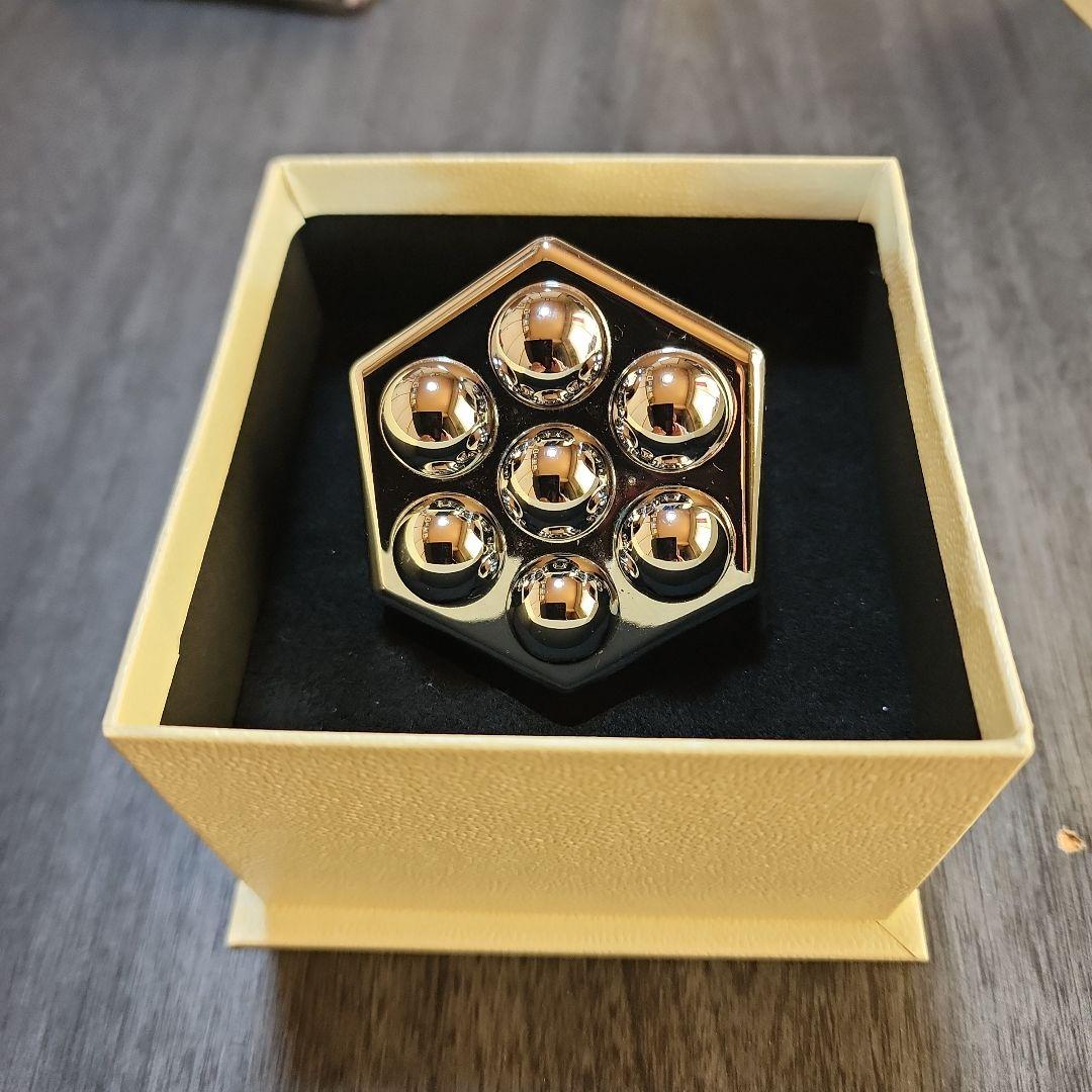 Size Down 美顔器 六角形デザイン