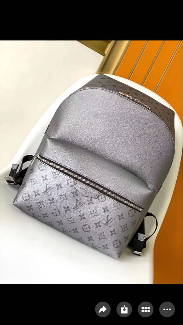 グレー バックパック