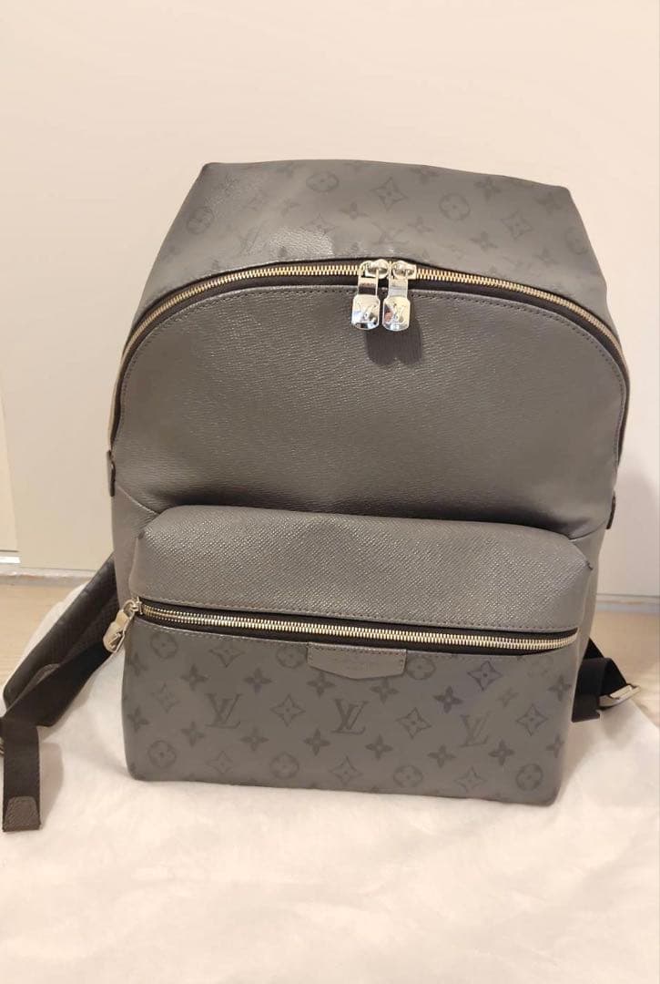 グレー バックパック