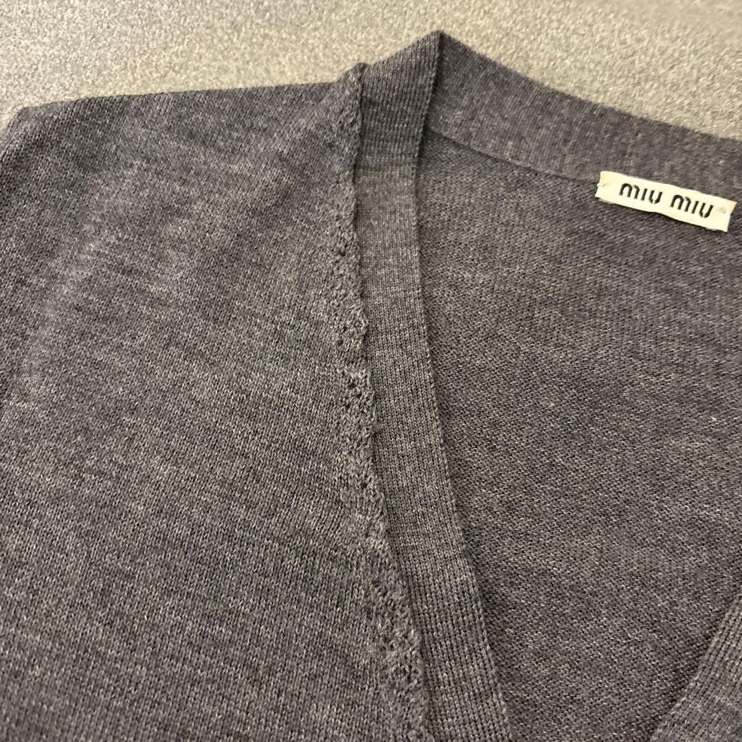 ざ*き様 MIU MIU ミュウミュウ　グレー Vネックカーディガン　ウール