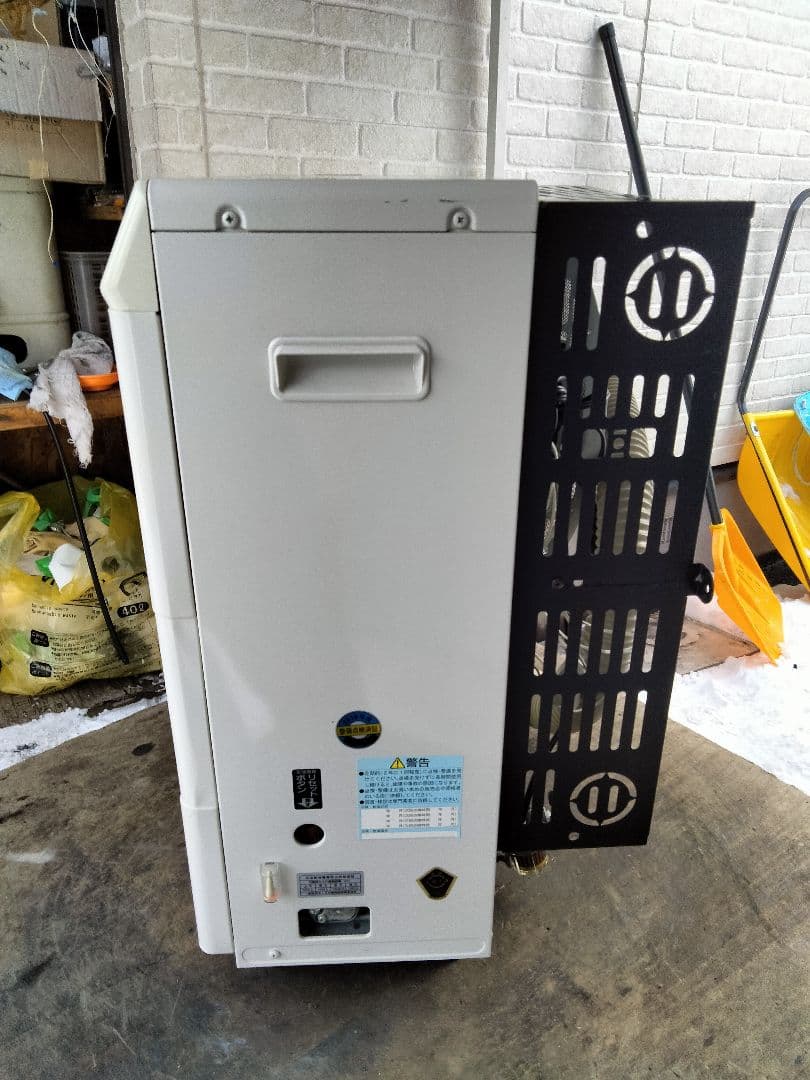 札幌発コロナFF温風石油ストーブ！品番「FF‐5213GS」2013年式中古品①