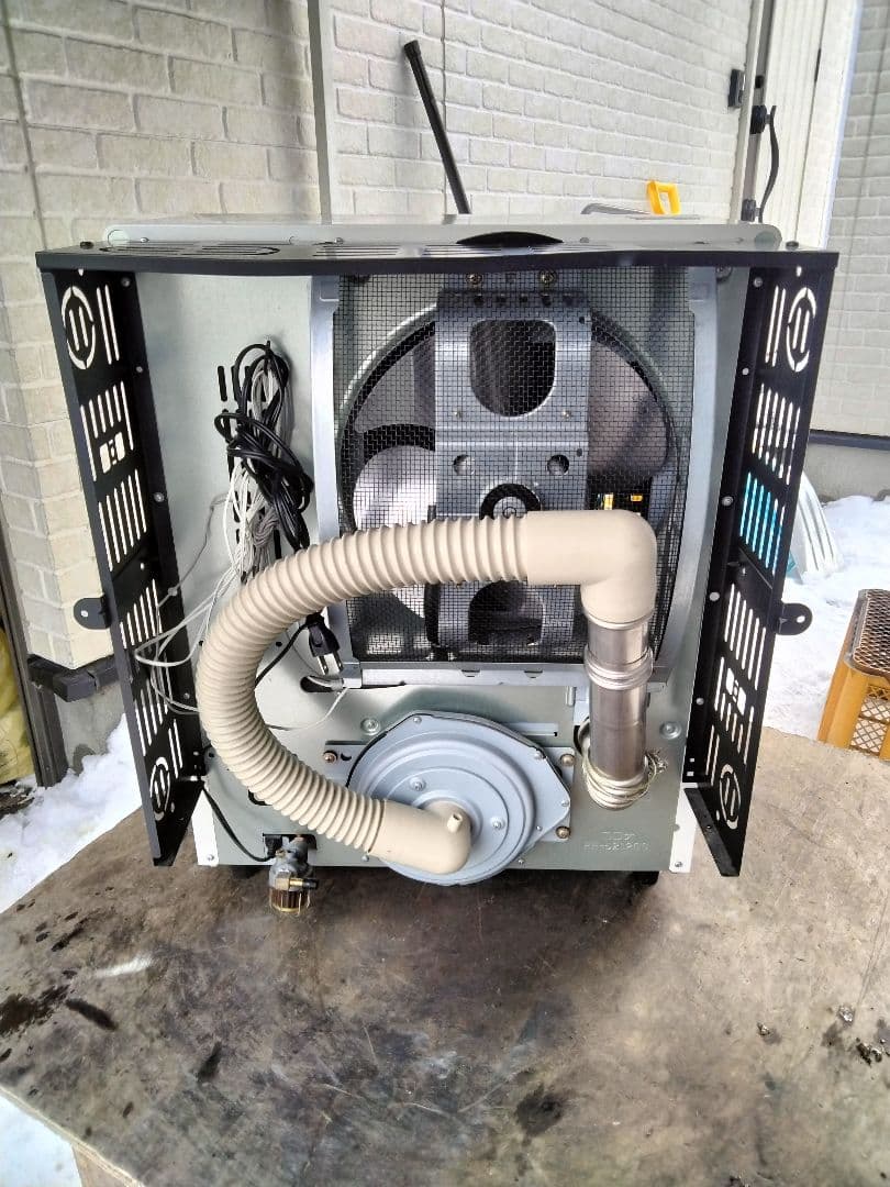 札幌発コロナFF温風石油ストーブ！品番「FF‐5213GS」2013年式中古品①