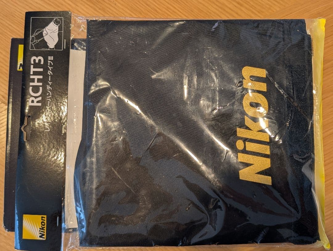 Nikon　D7500　一眼レフ　（レインカバーハンディタイプ付新品）