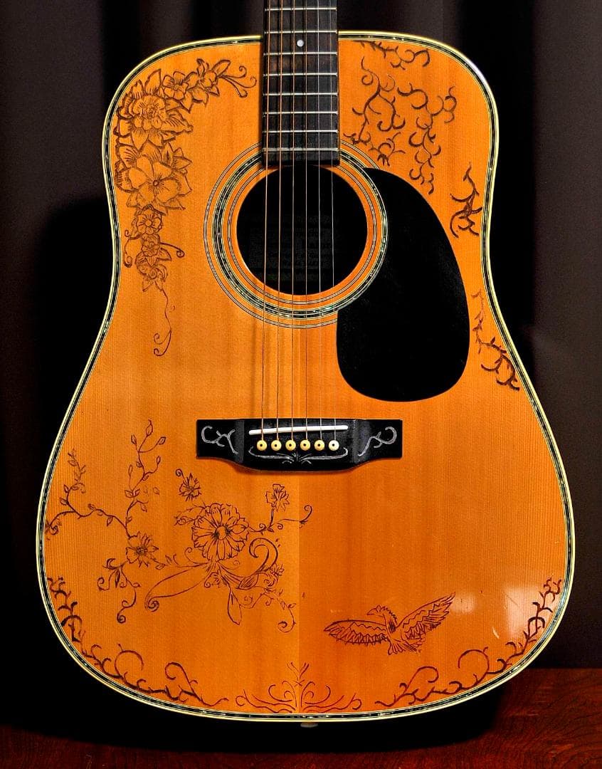 ★華やかな場面の演出で盛り立てるオブジェへの創造♪【彫刻装飾ギター】♪