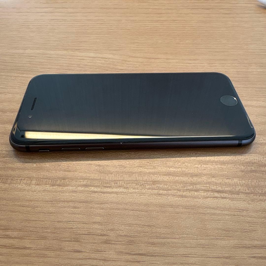 Apple iPhone８　ブラック 本体