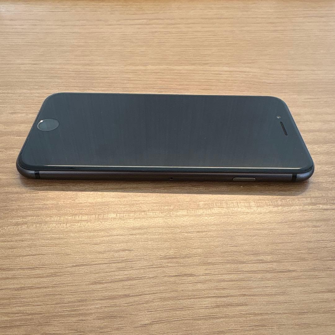 Apple iPhone８　ブラック 本体