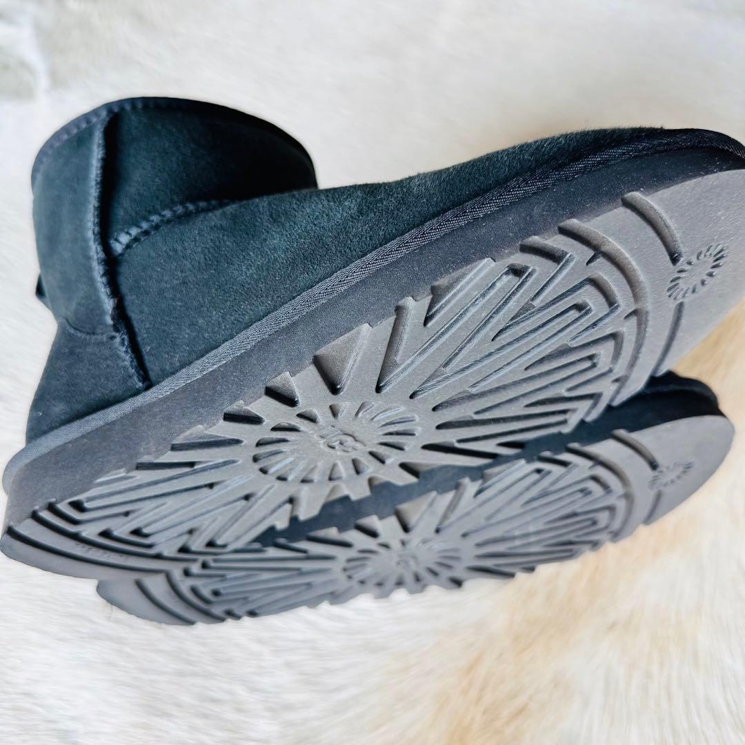 【未使用】UGG W CLASSIC MINI II （ブラック 8）