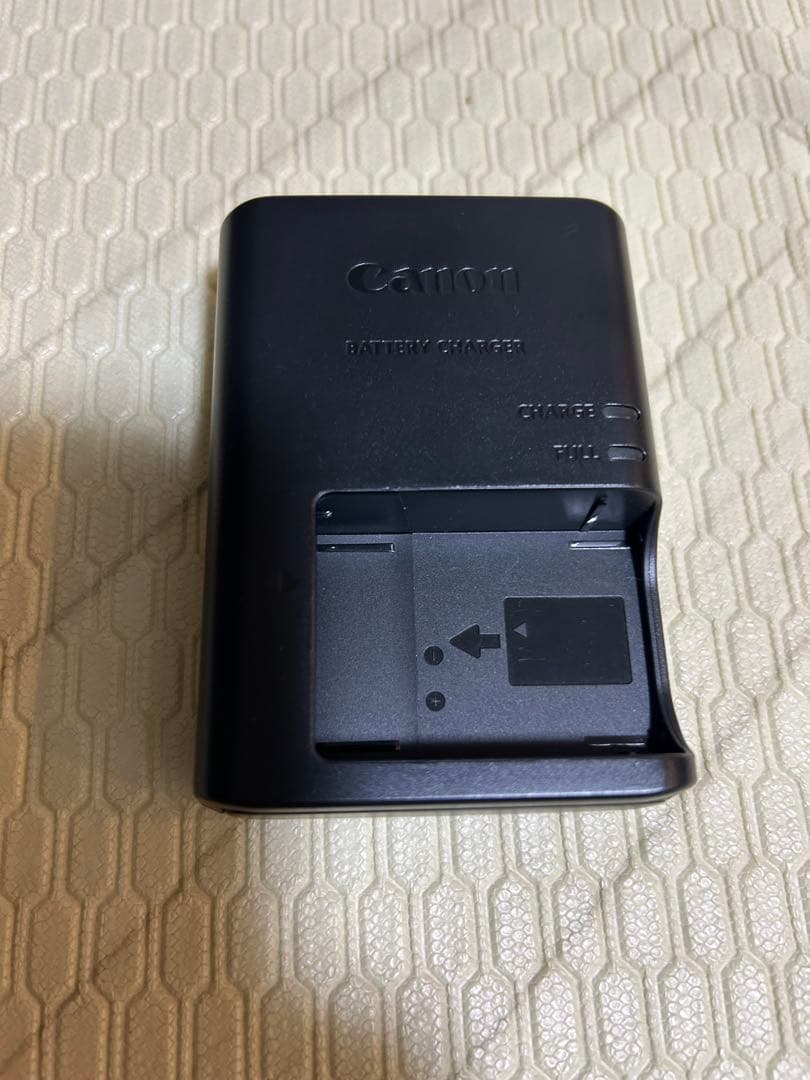 Canon EOS M100 ミラーレスカメラ80000円→50000円に値下げ