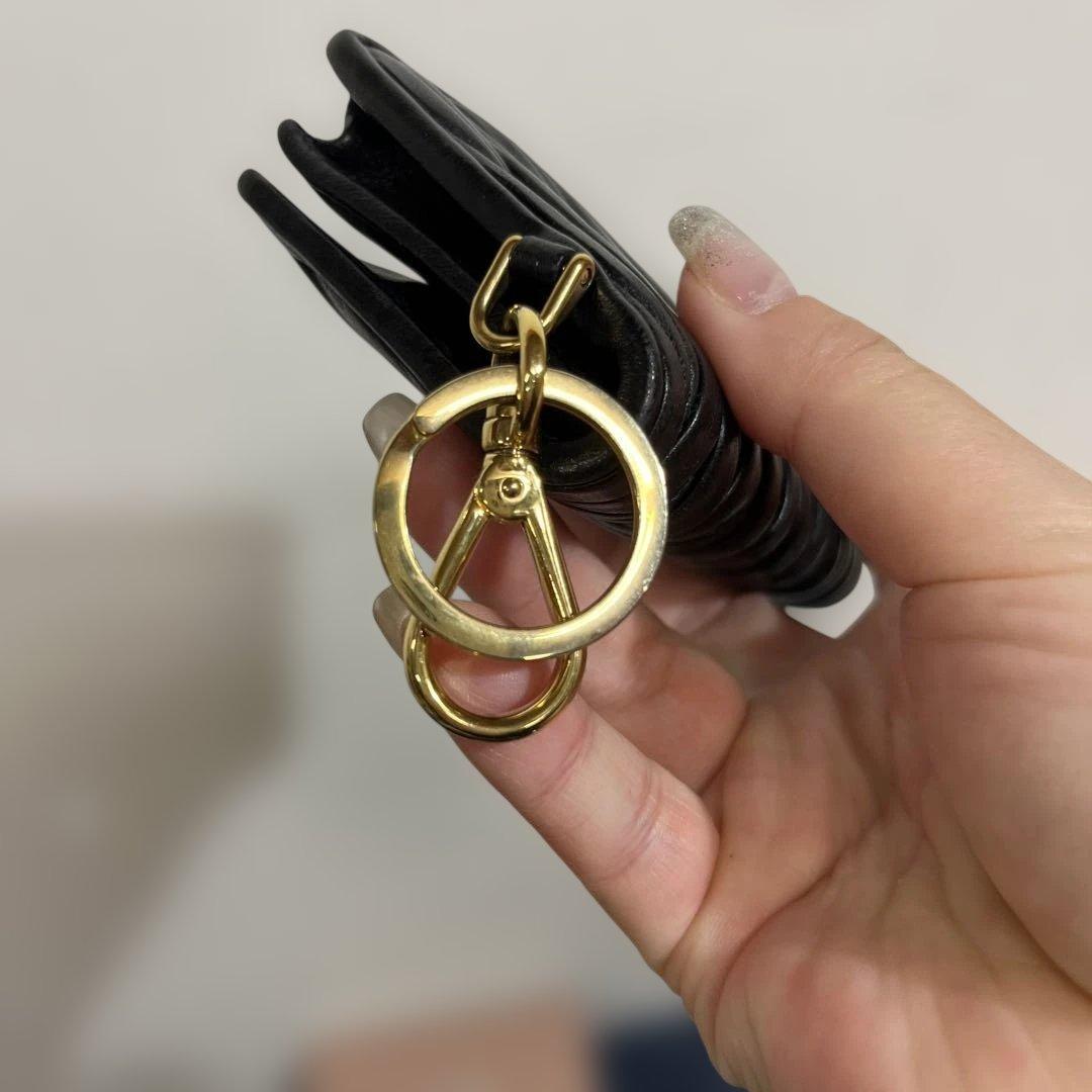 ミュウミュウ カードケース 名刺入れ マテラッセ ロゴ金具 レザー 黒