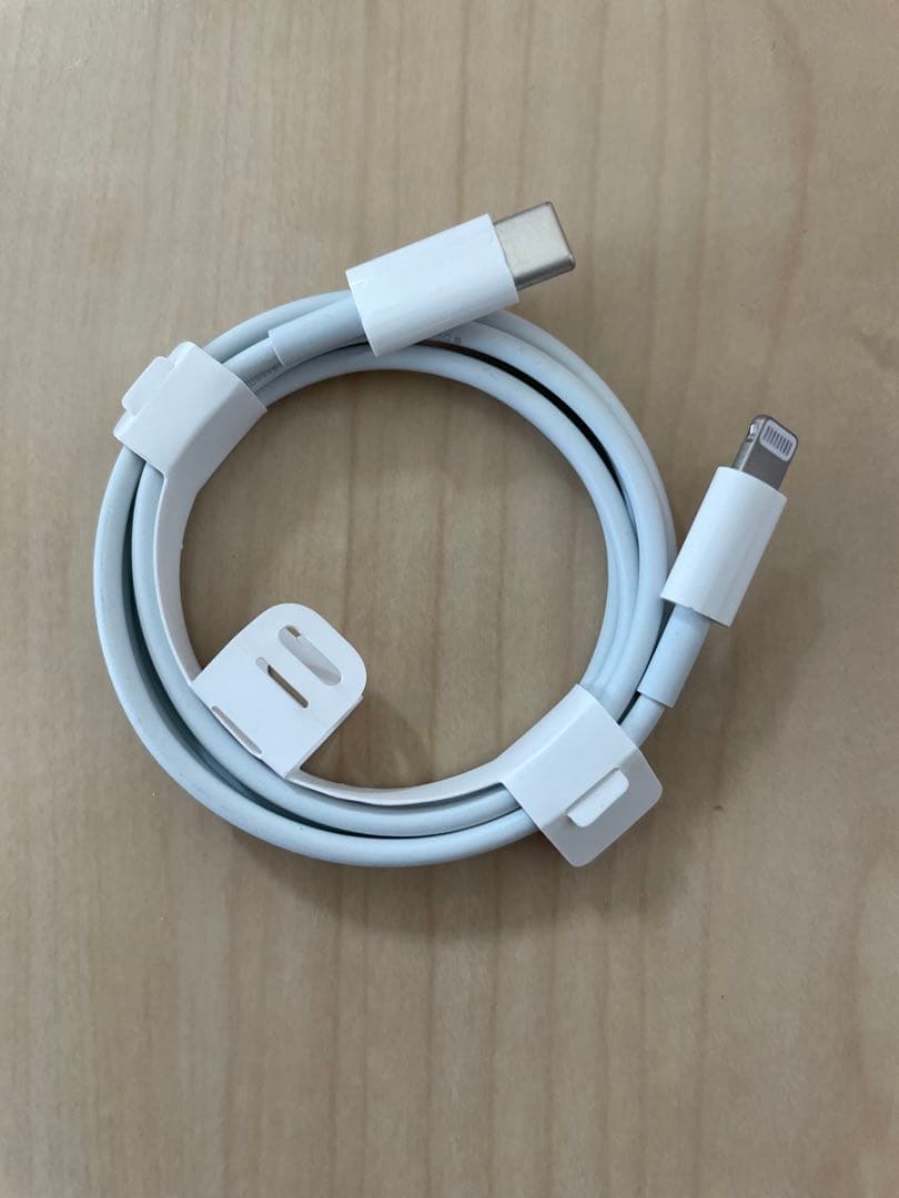 MacBook Air 2020年モデル　8GB 充電ケーブルつき