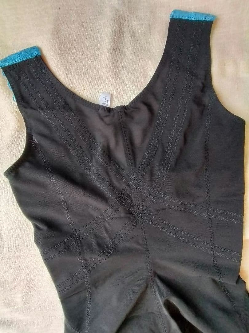 グランドイーワンズ　LA-LA 補正下着 ボディスーツ　90LL