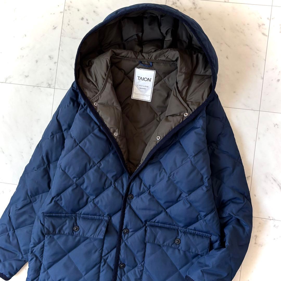 美品　タイオン ユニセックス　パイピングフード ロングダウンコート　ネイビー