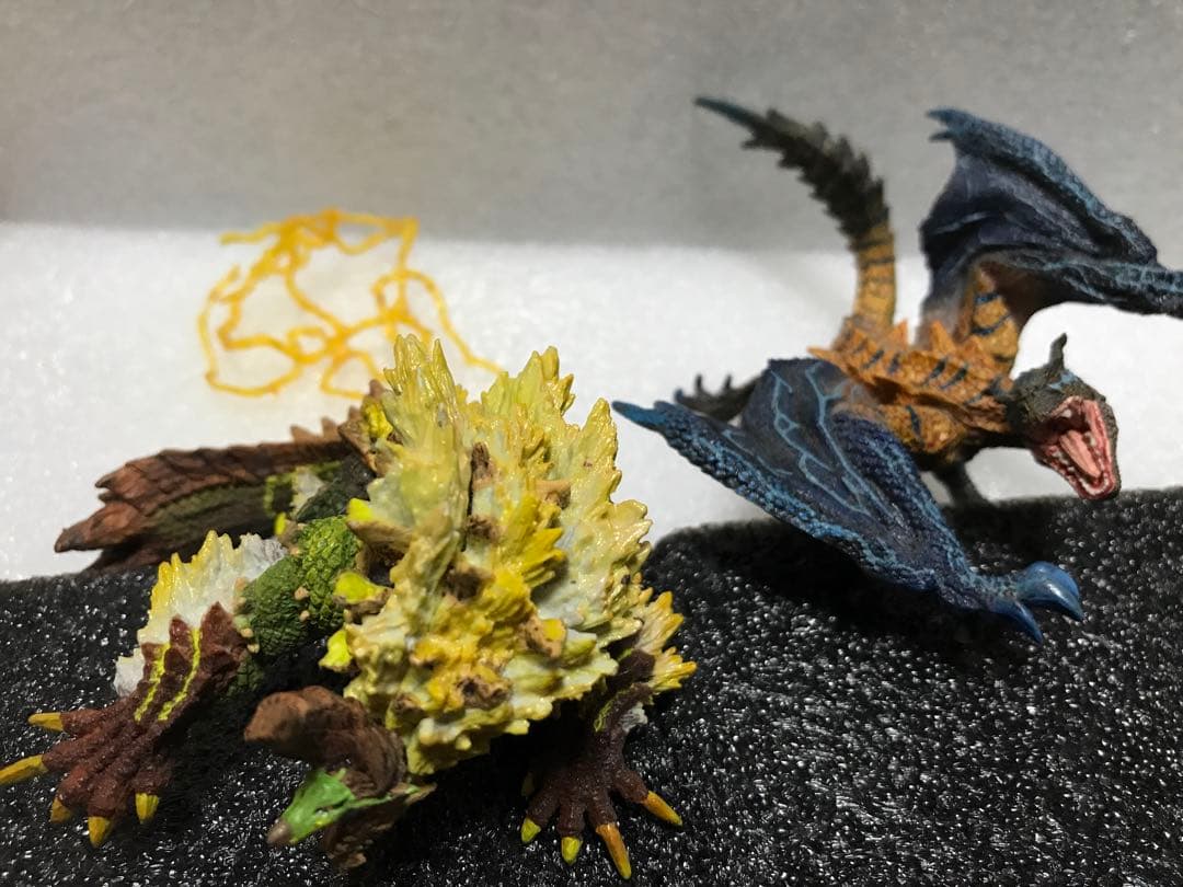 モンスターハンター スタンダードモデル　荒鉤爪ティガレックス　金雷公ジンオウガ