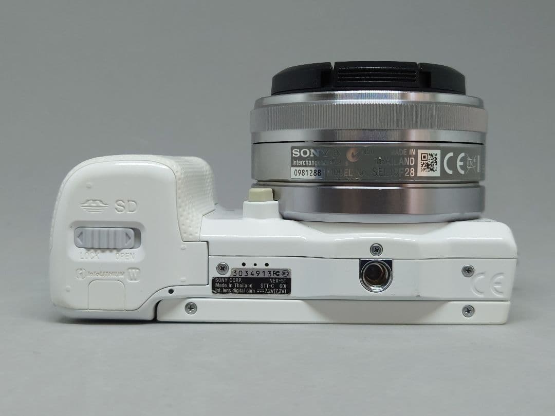 アプリ装備、入手困難！　SONY α NEX-5T ホワイト＋E16mmF2.8