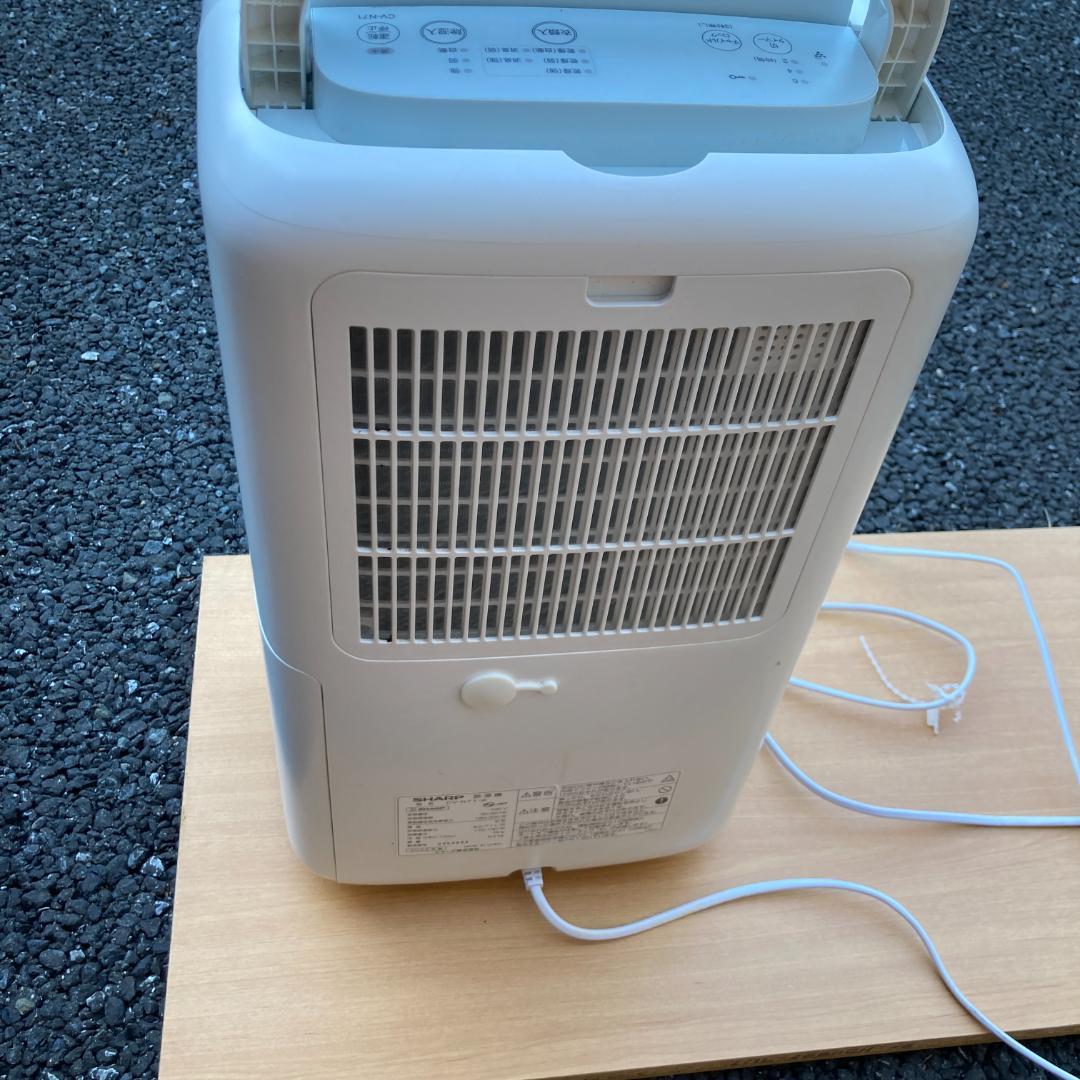 シャープ衣類乾燥機除湿機 プラズマクラスター8畳 CV-N71-W 2022年