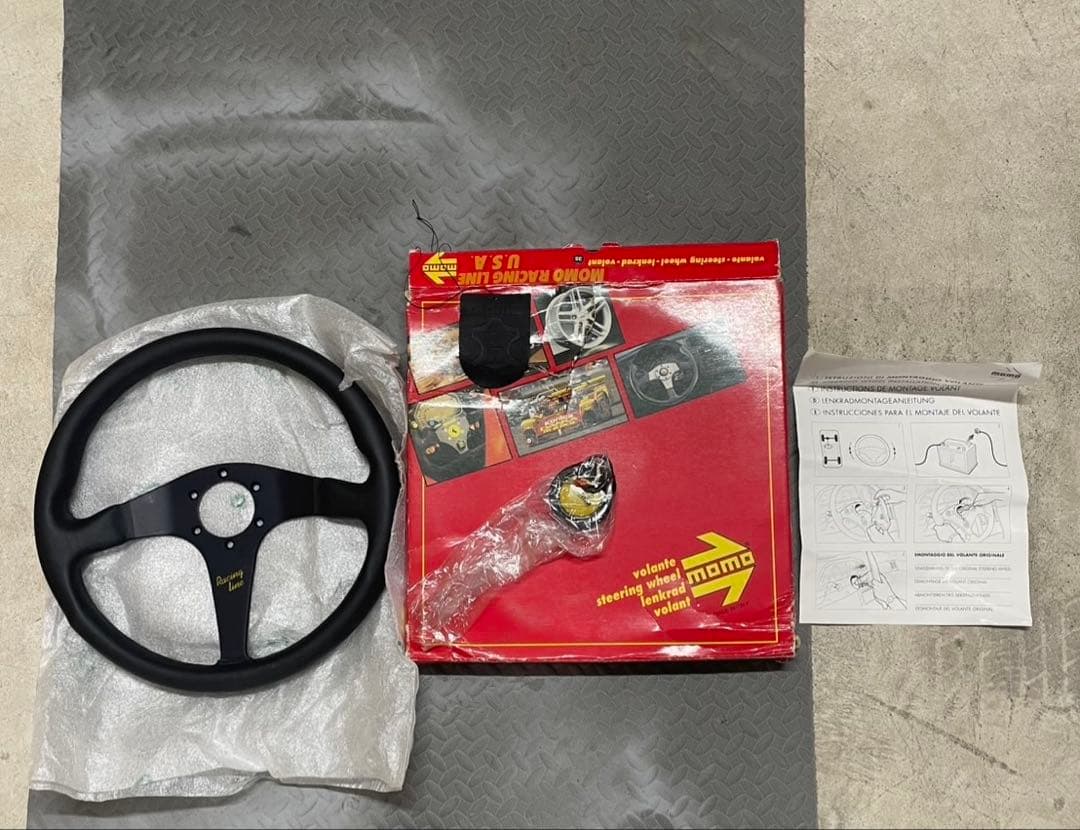 D*I様 MOMO ステアリング ホーンボタン付き レーシングライン ヴィンテー