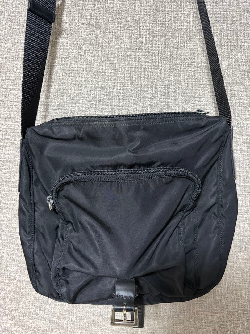 V*様 プラダナイロンショルダーバッグ