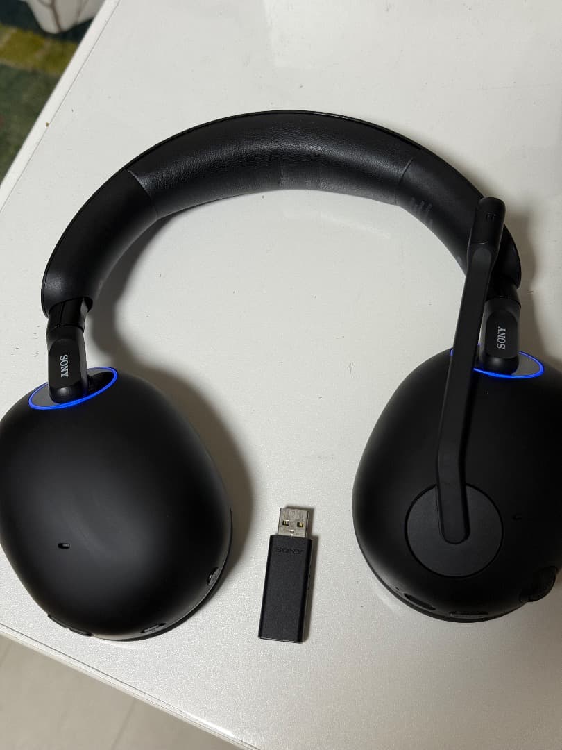 Sony ソニー Inzone H9 と Spigen ヘッドホンスタンド