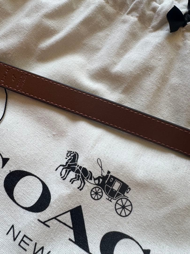 新品COACH リバーシブルベルト保存袋付き