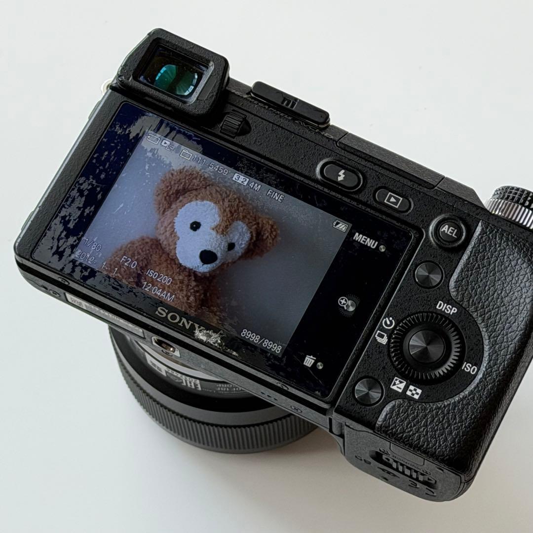 ソニー NEX-6 動作品、外観ボロボロ　バッテリー、レンズなし　ジャンク