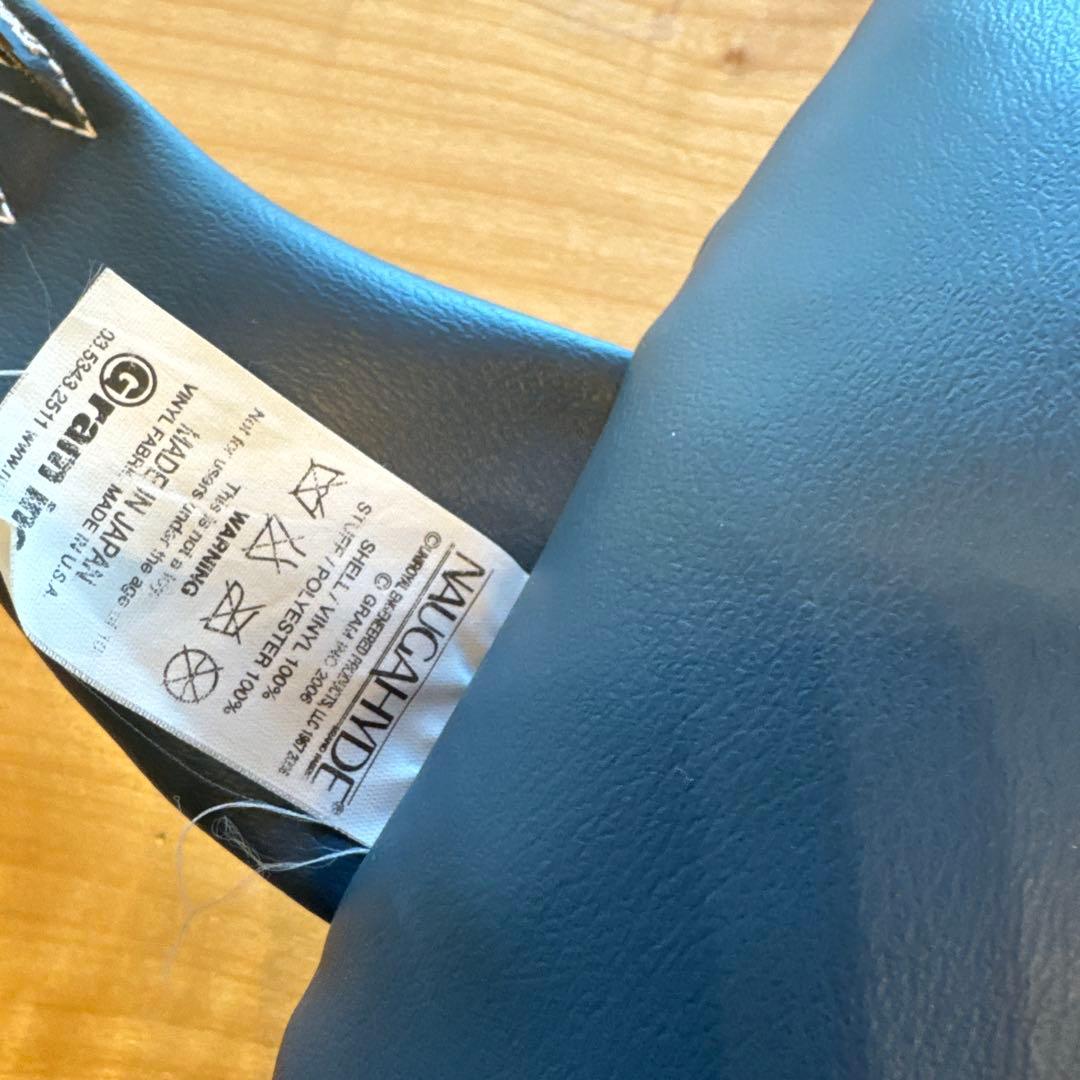 青いレザー製モンスター雑貨　NAUGAHYDE