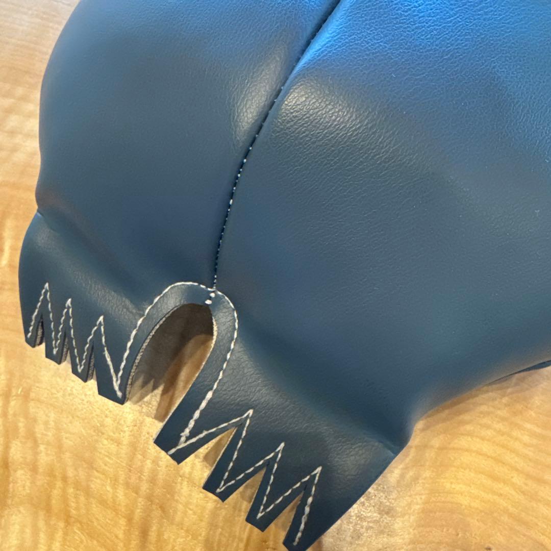 青いレザー製モンスター雑貨　NAUGAHYDE