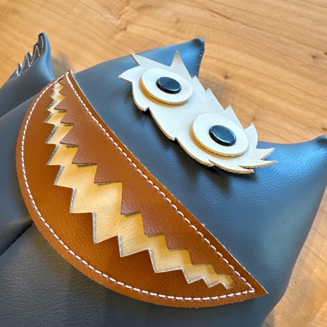 青いレザー製モンスター雑貨　NAUGAHYDE