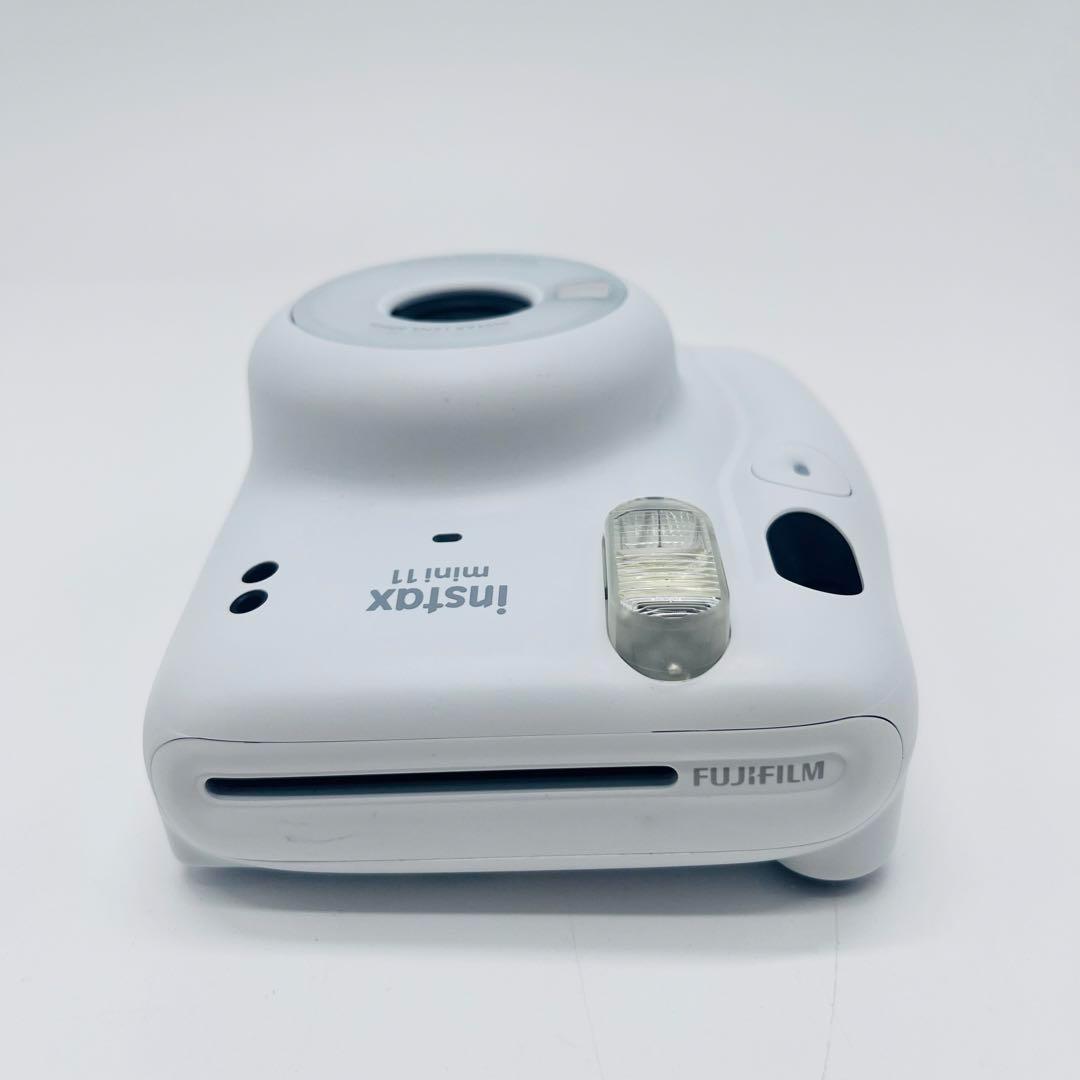instax mini 11 チェキ　ホワイト　カメラ