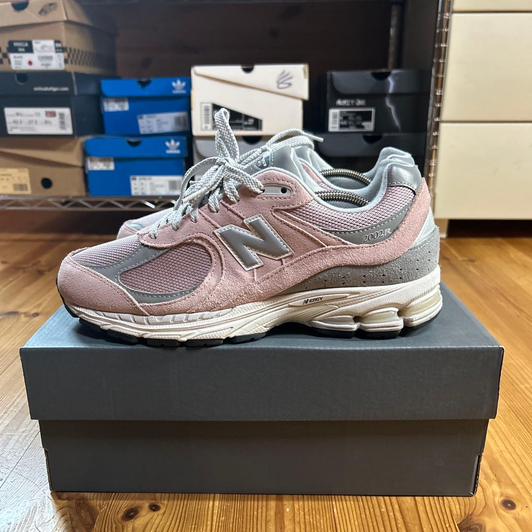 靴 New Balance 2002R sand pink