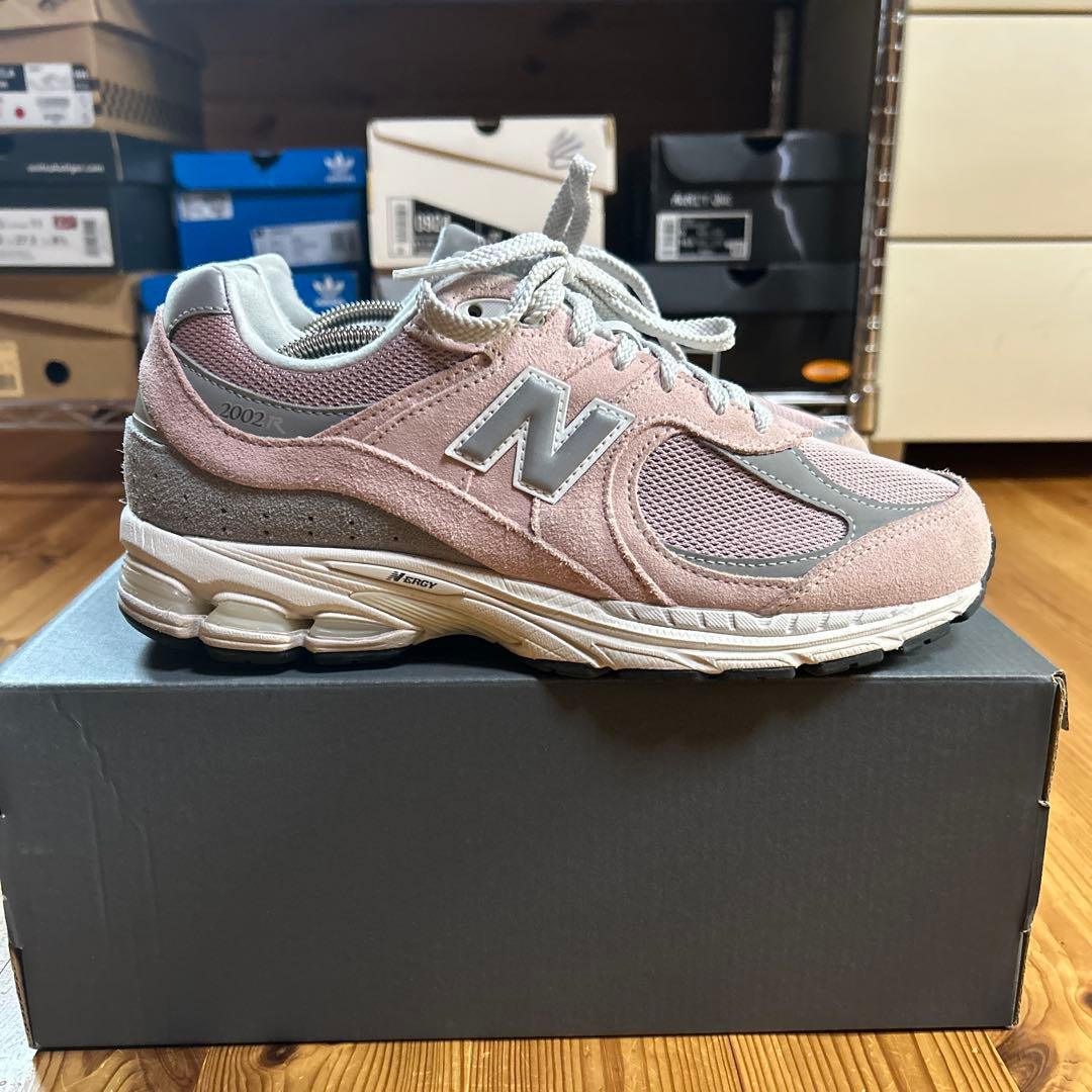 靴 New Balance 2002R sand pink