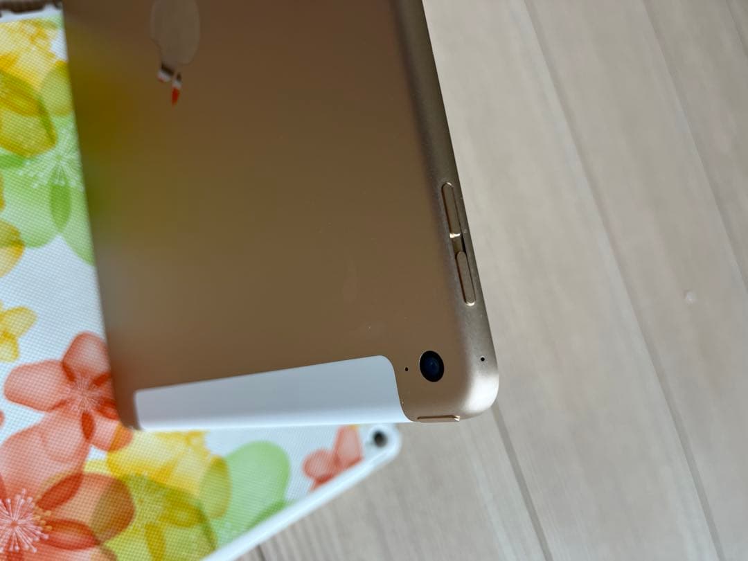 ⭐️ 美品 iPad Air 2 64GBゴールドdocomoバッテリー86%良好