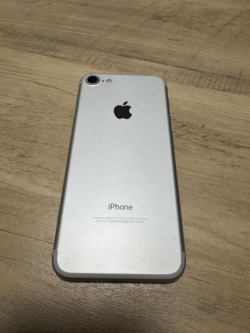 Apple iPhone7 シルバー 本体 128GB SIMロック解除済み