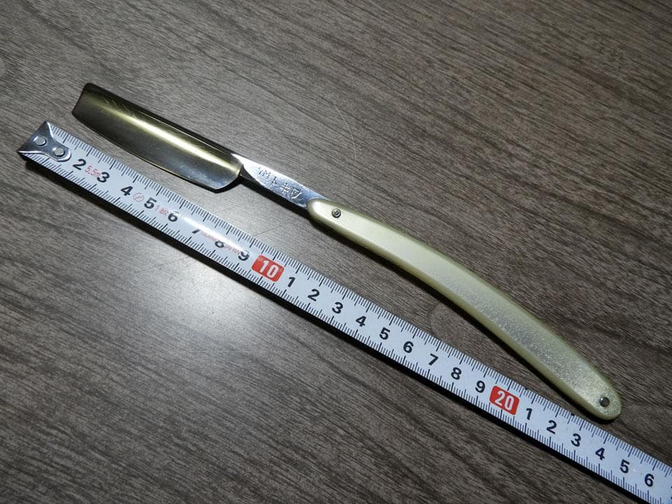 ●懐かしい 昭和 床屋の剃刀 岩崎 トキワ 西洋剃刀 レザー 岩崎重義 岩崎航介