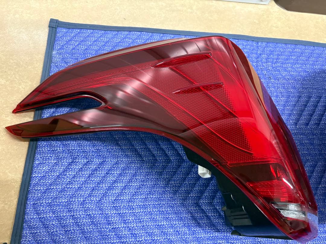 30アルファード後期　冷寒地　シーケンシャル　テールライト