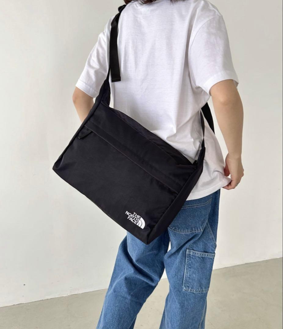 The North Face メッセンジャーバッグ ショルダーバック　　ブラック