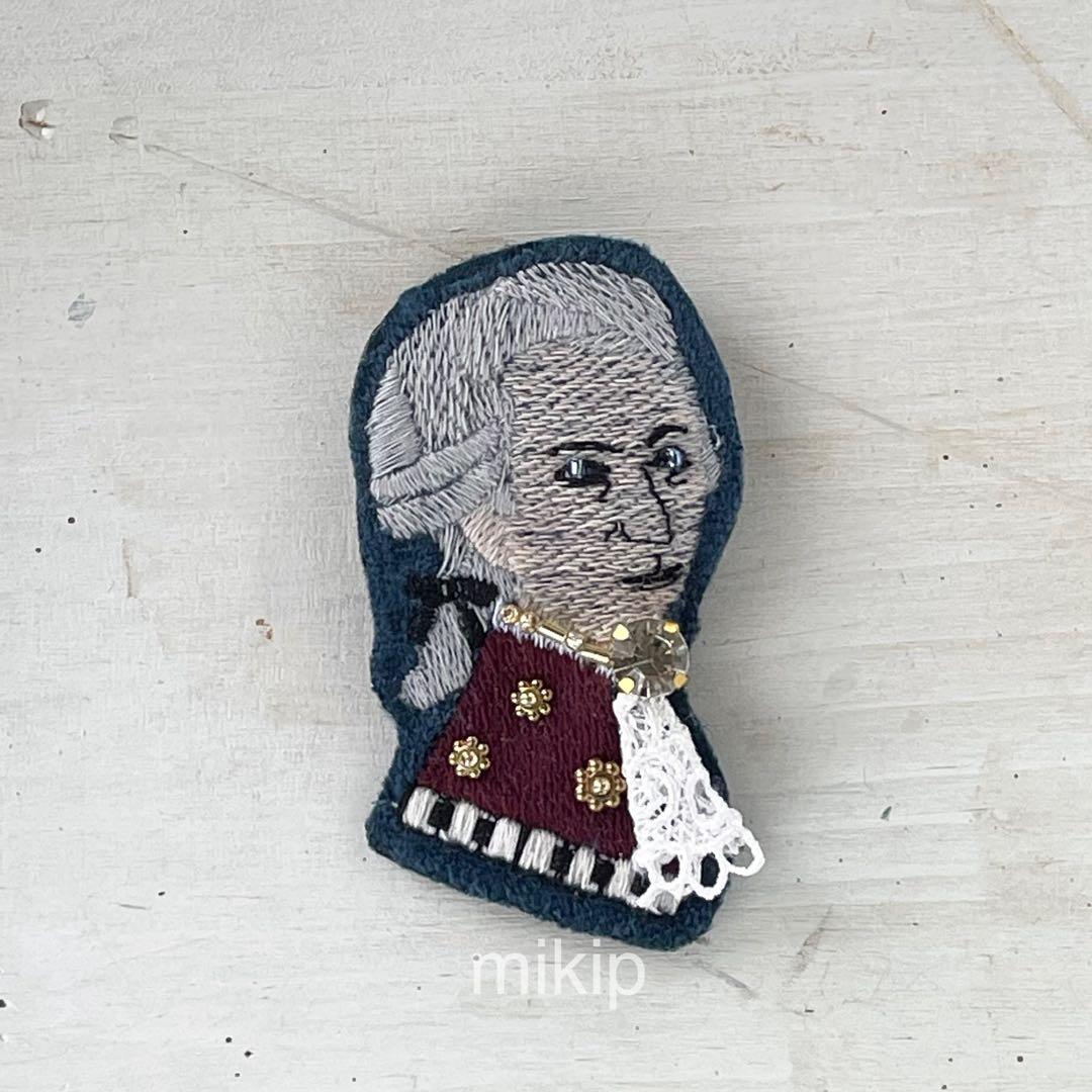 音楽家ビーズ刺繍ブローチ