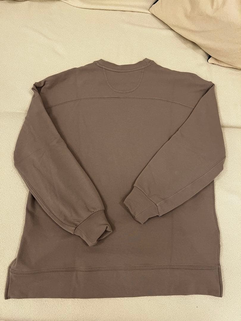 TENTAIL BAKUNEブラウン スウェットシャツとホワイトパンツ セット