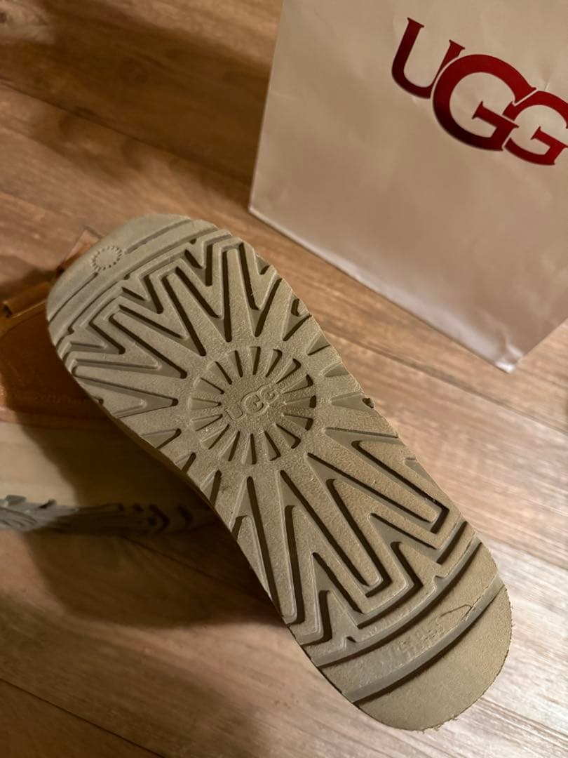 UGG ニューメルプラットフォーム　チェストナッツ　　23cm 厚底　ムートン