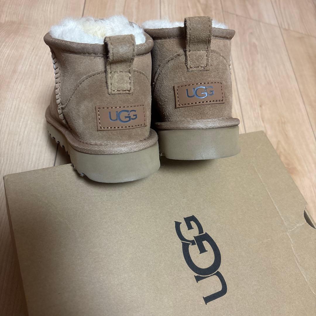 週末限定値下げ、大人気UGG 23cmベージュ ファー付きムートンブーツ